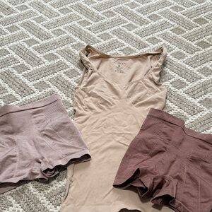 Shapewear Set Tank top and 2 pair of boy shirts 
All Small